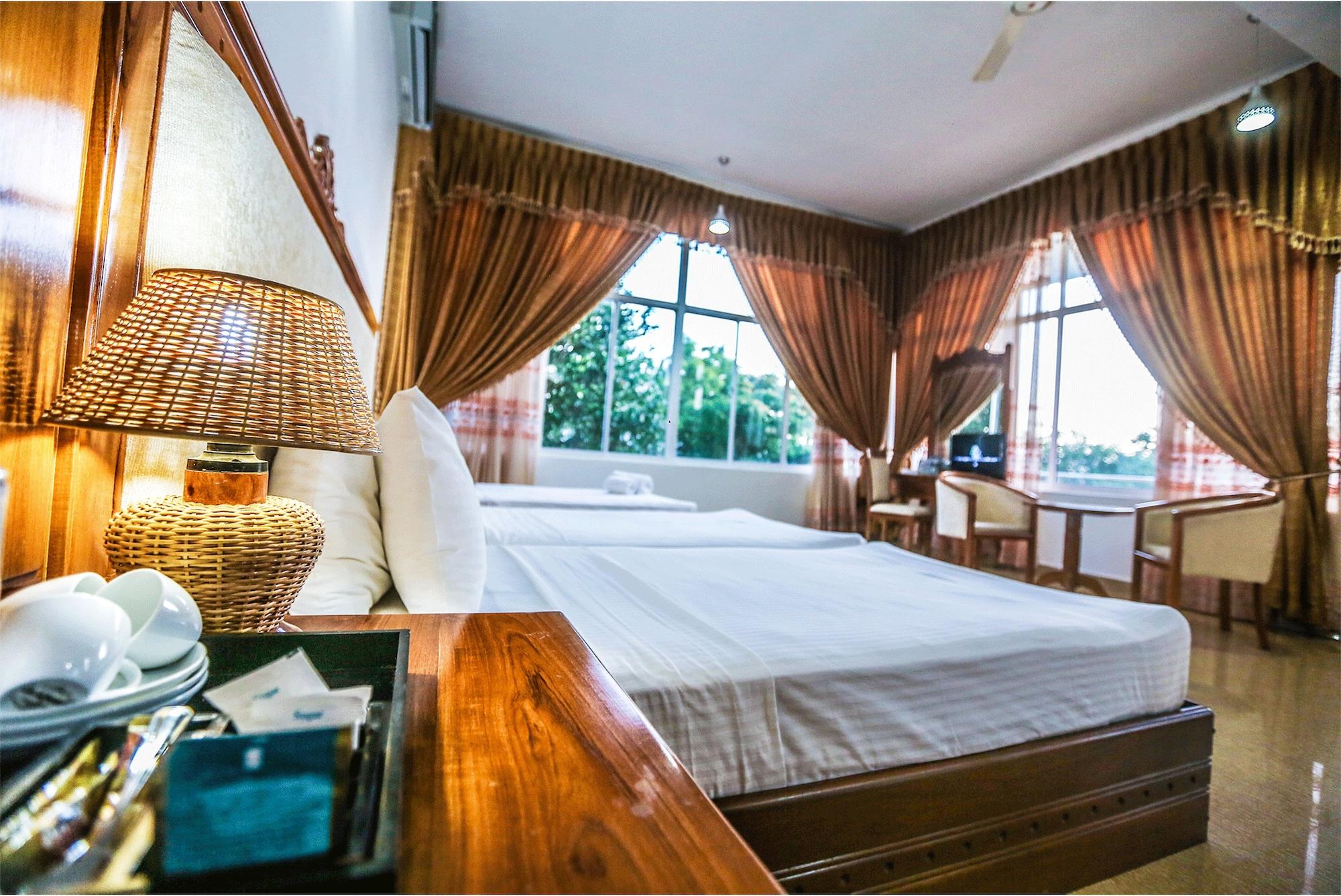 Hotel Sudu Araliya Полоннарува Экстерьер фото