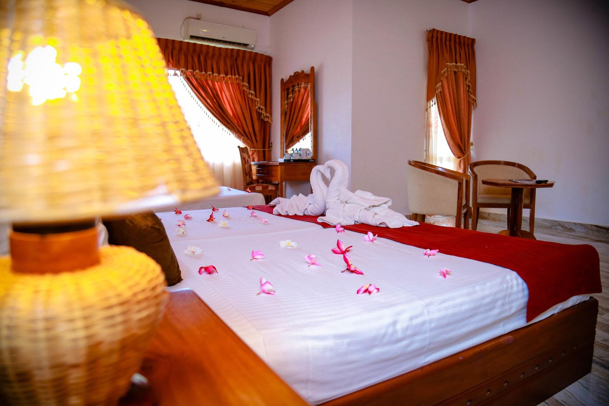 Hotel Sudu Araliya Полоннарува Экстерьер фото