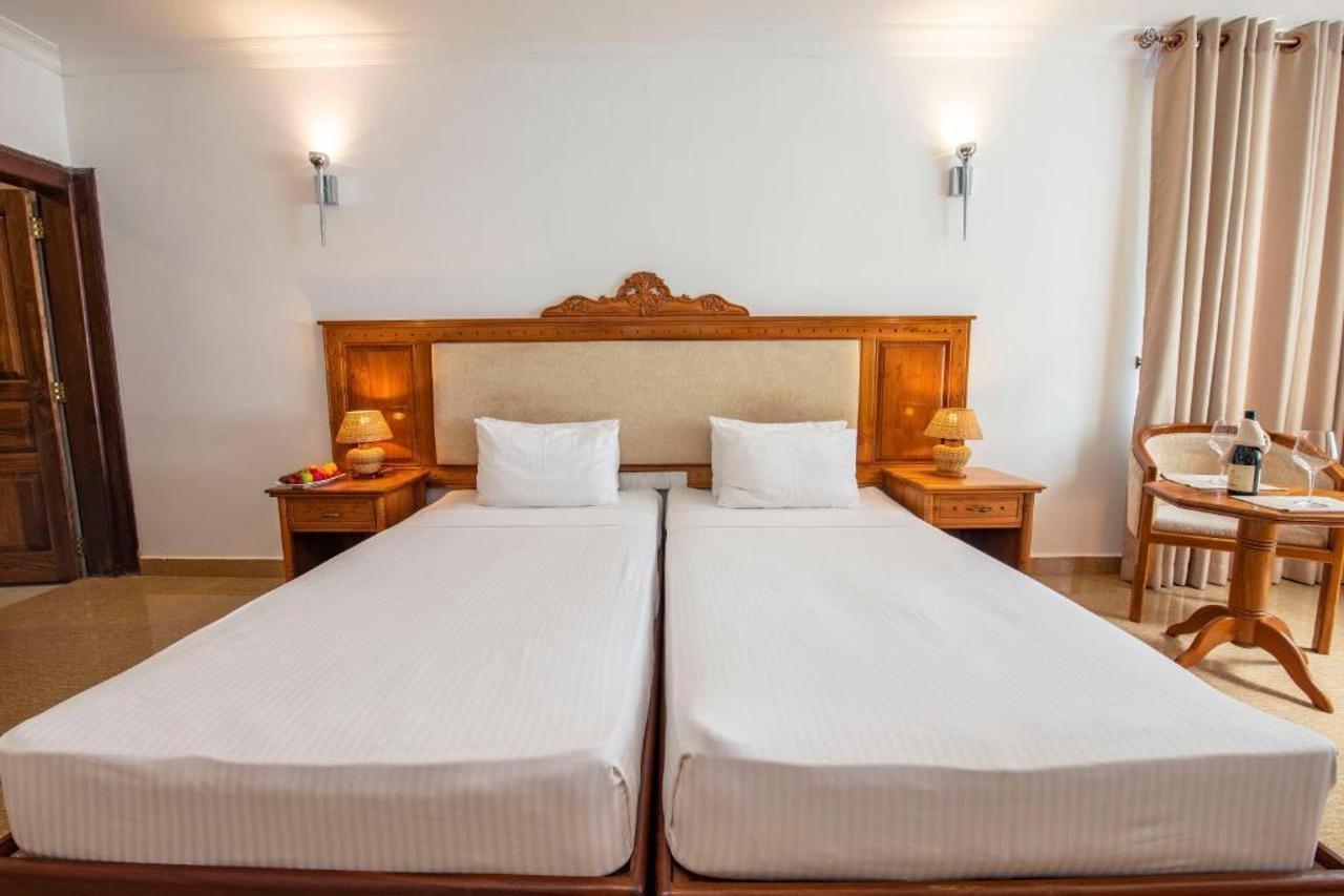 Hotel Sudu Araliya Полоннарува Экстерьер фото