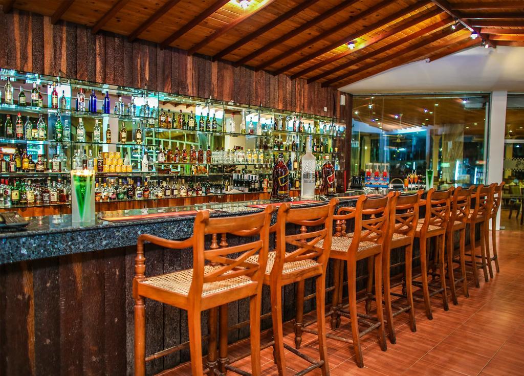 Hotel Sudu Araliya Полоннарува Экстерьер фото