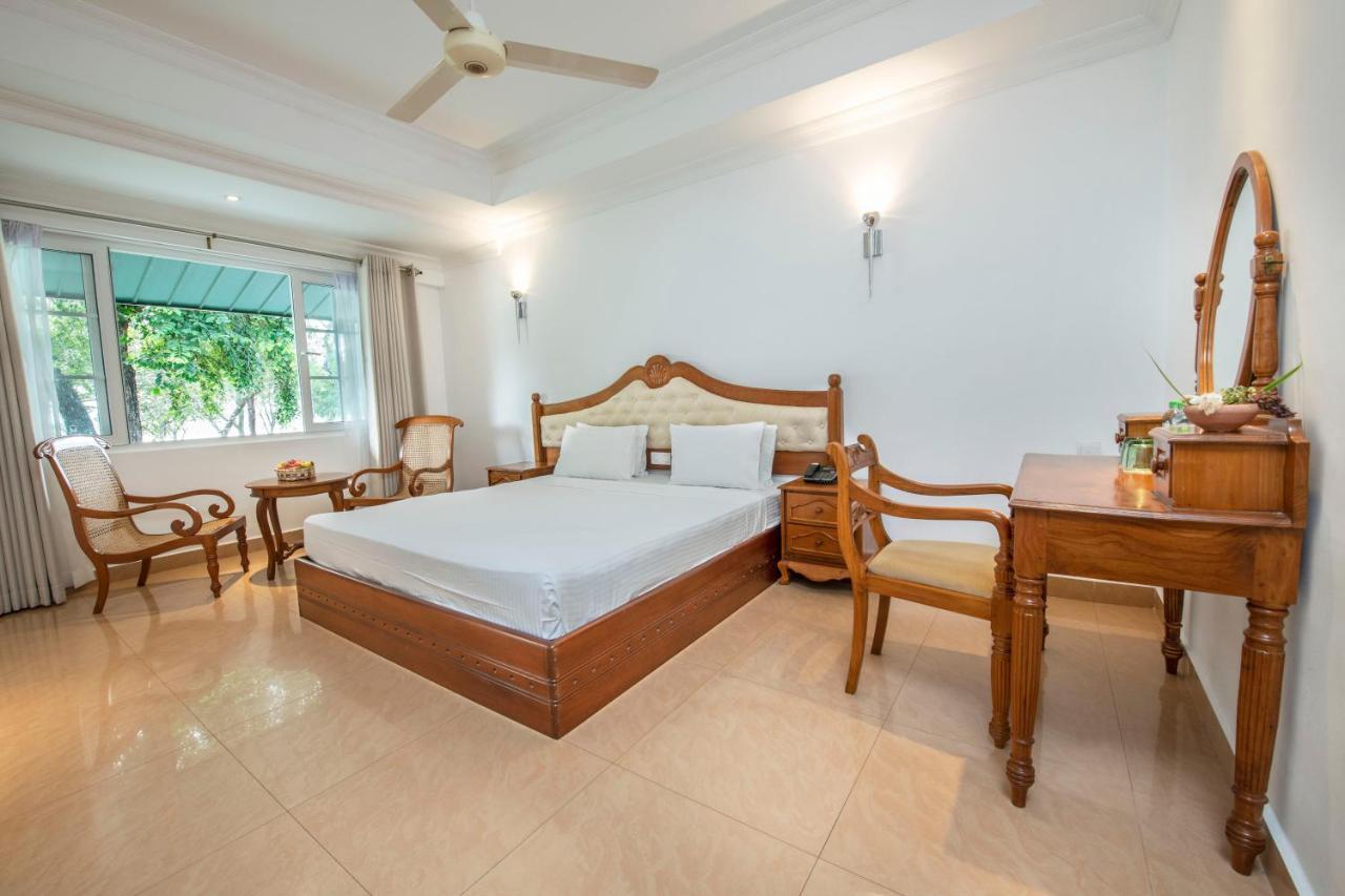 Hotel Sudu Araliya Полоннарува Экстерьер фото