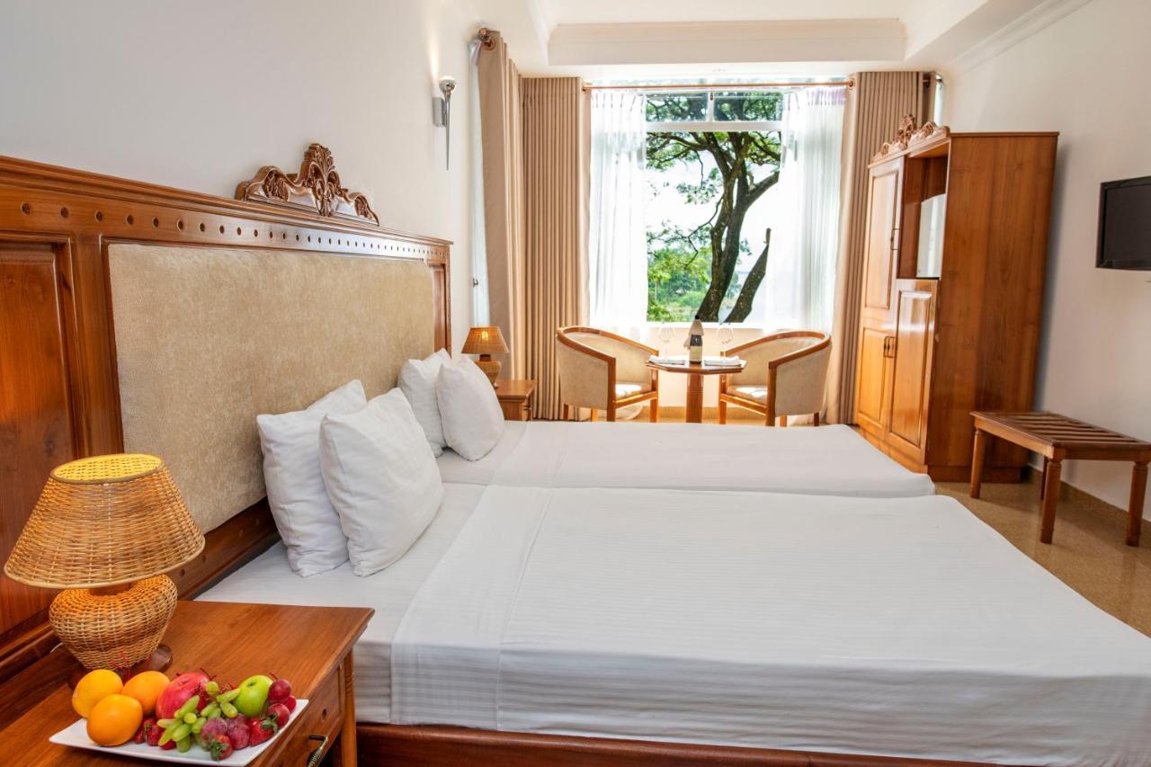 Hotel Sudu Araliya Полоннарува Экстерьер фото