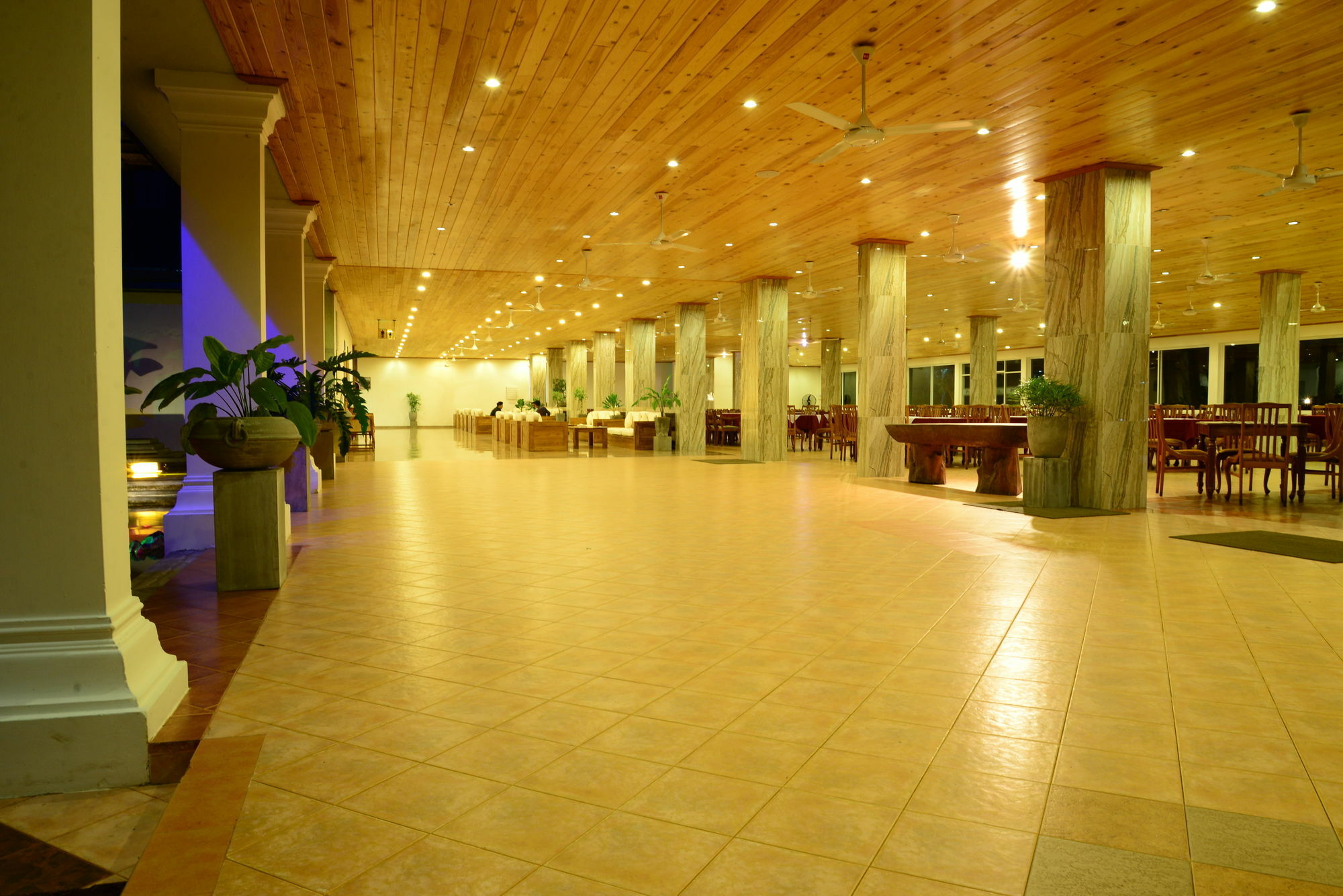 Hotel Sudu Araliya Полоннарува Экстерьер фото