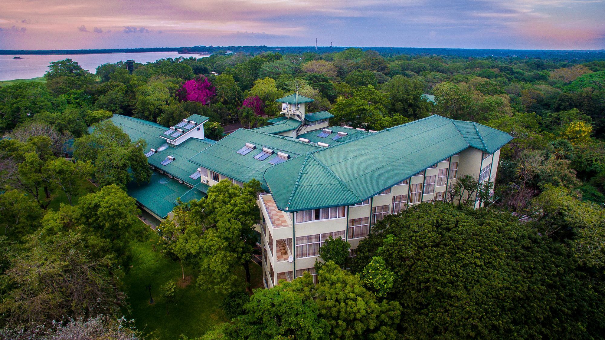 Hotel Sudu Araliya Полоннарува Экстерьер фото